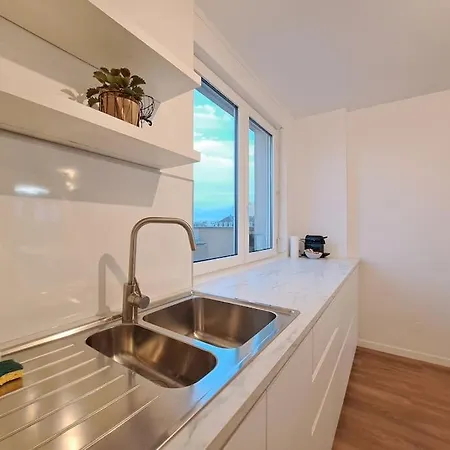 Le Biarritz - Vue Cathédrale Et Parking Gratuit * Reims